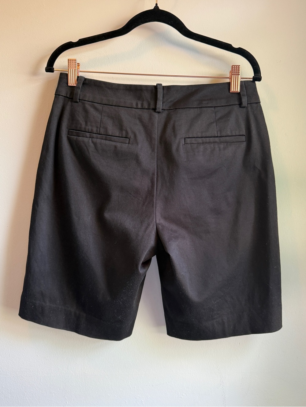 Lauren Ralph Lauren (LRL) Black Stretch Bermuda Shorts Sz 4 Gold Logo Button - Picture 2 of 11